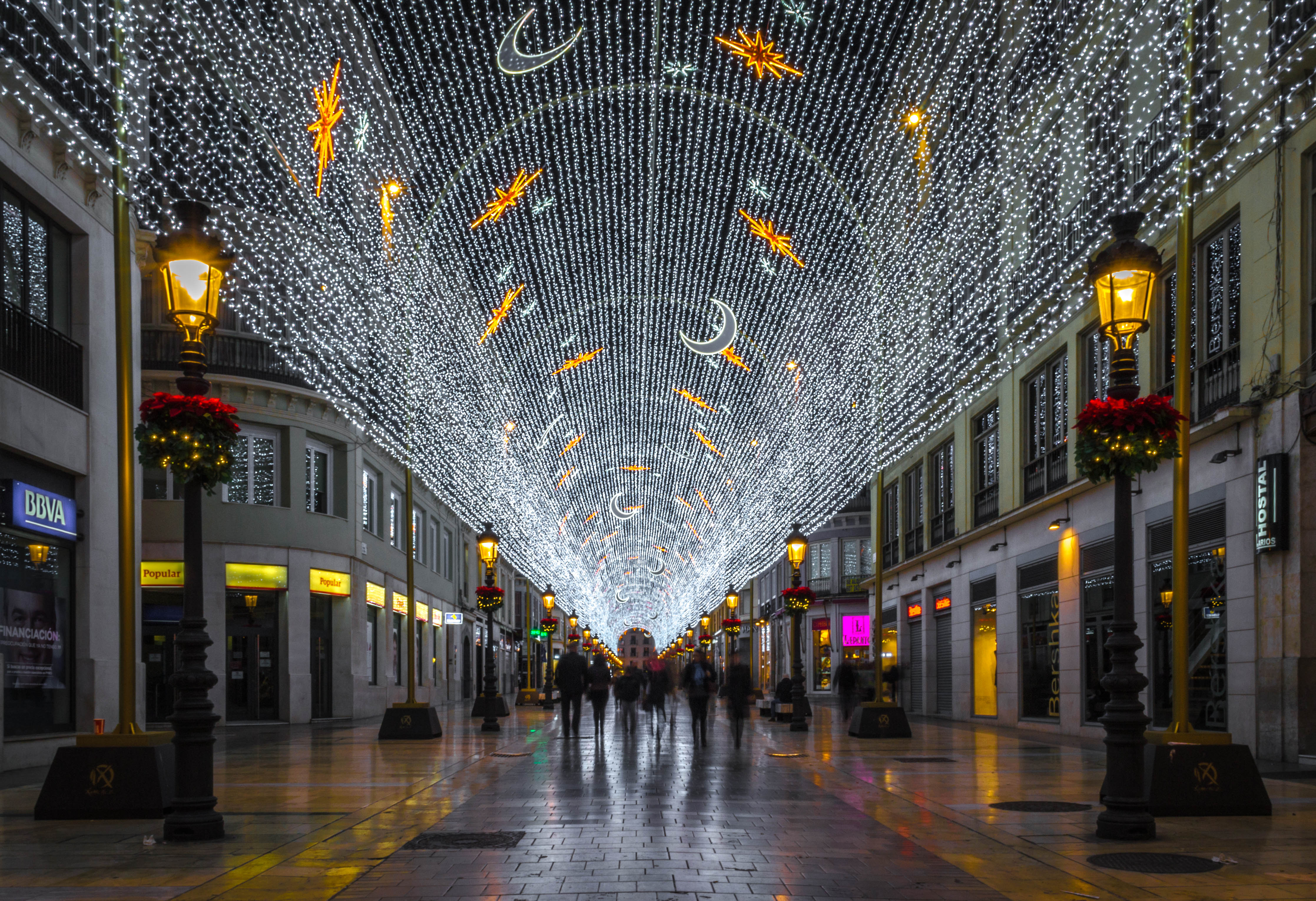 Resultado de imagen de la calle larios malaga gif