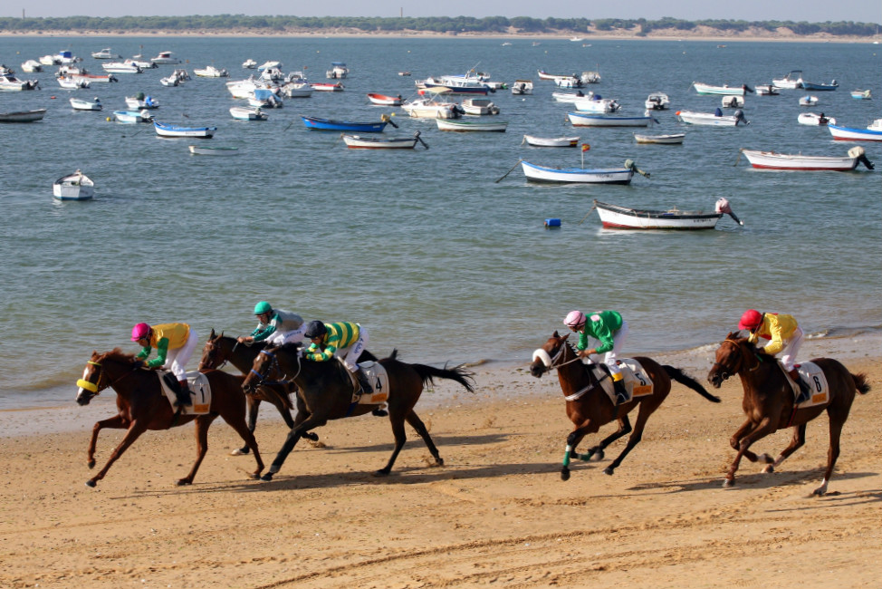 Carrera de caballos en playa de San Lúcar de Barrameda, Cádiz