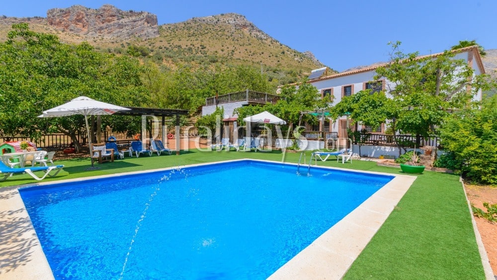 Enormous holiday home surrounded by the mountains in Alcaucin - MAL1101