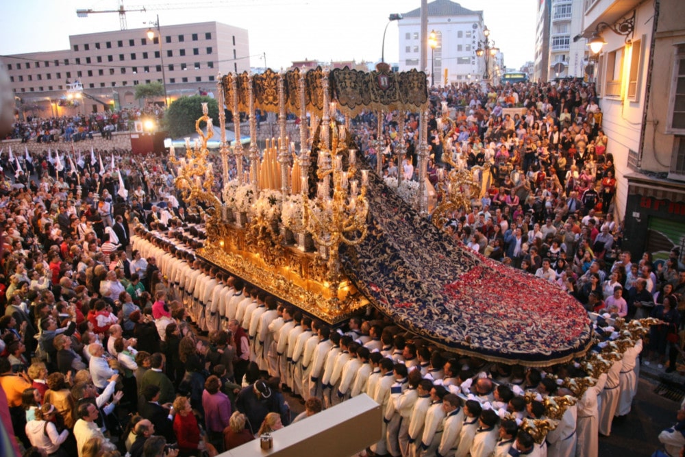 Procesión de la Virgen de la Paloma en Málaga