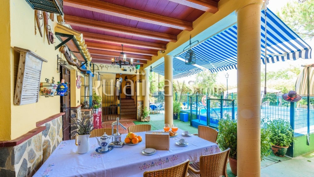 Holiday villa for groups with spaciou outdoor area in Palenciana - COR1209