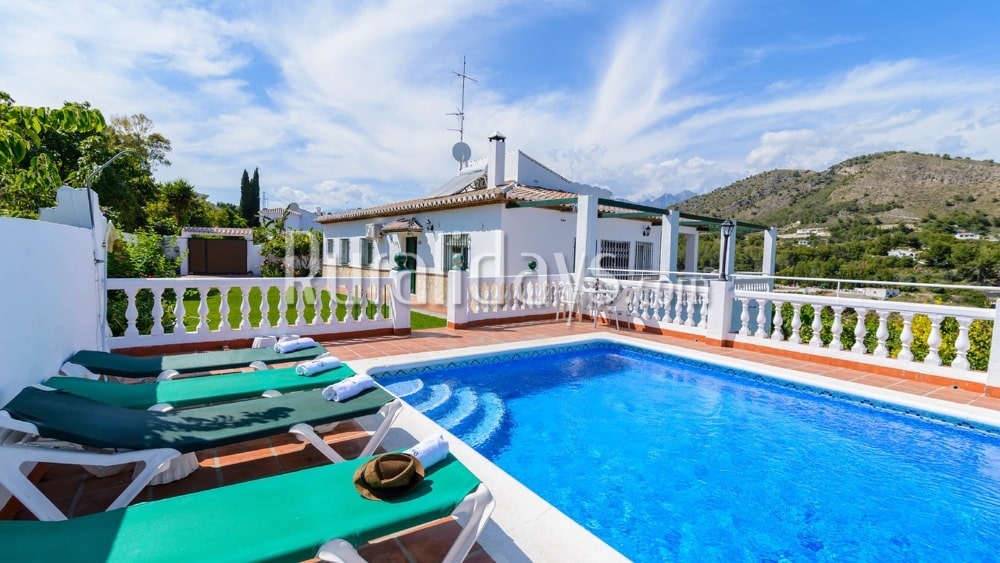 Villa de vacaciones con piscina privada cerca de Nerja - MAL1615