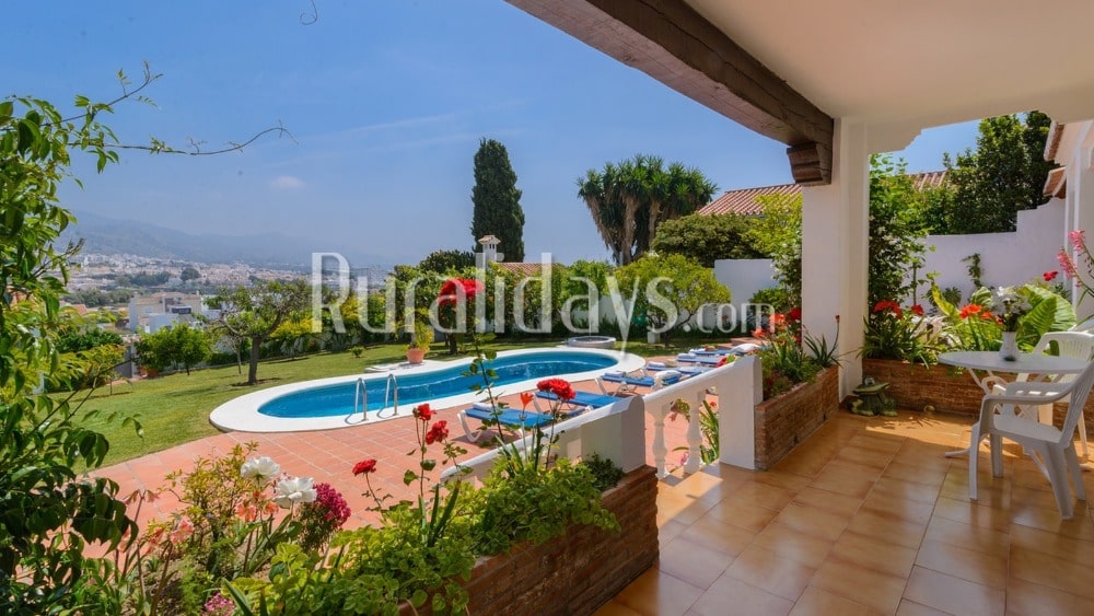 Villa mit Blick auf den Ort Nerja - MAL1614