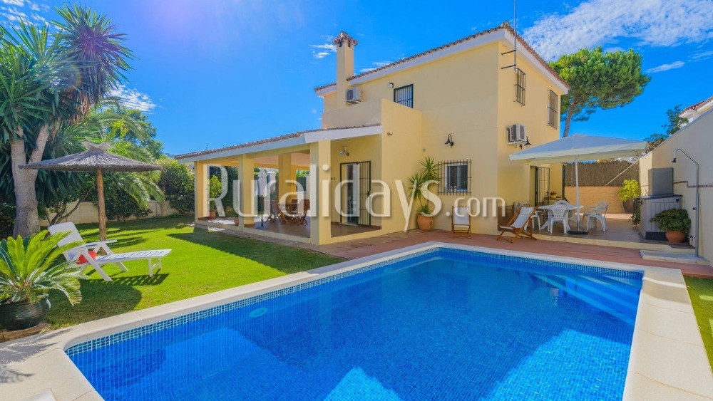 Lichtdurchflutete Villa auf einem abgeschlossenen Grundstück in El Puerto de Santa María (Cadiz)