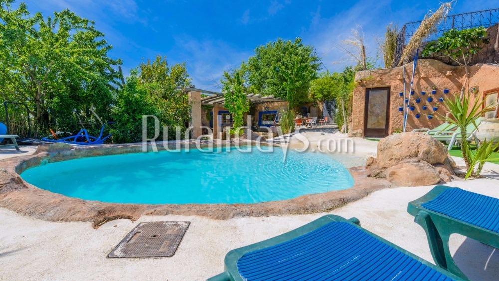 Höhlen-Haus mit einem strandähnlichen Pool in Loja, Granada