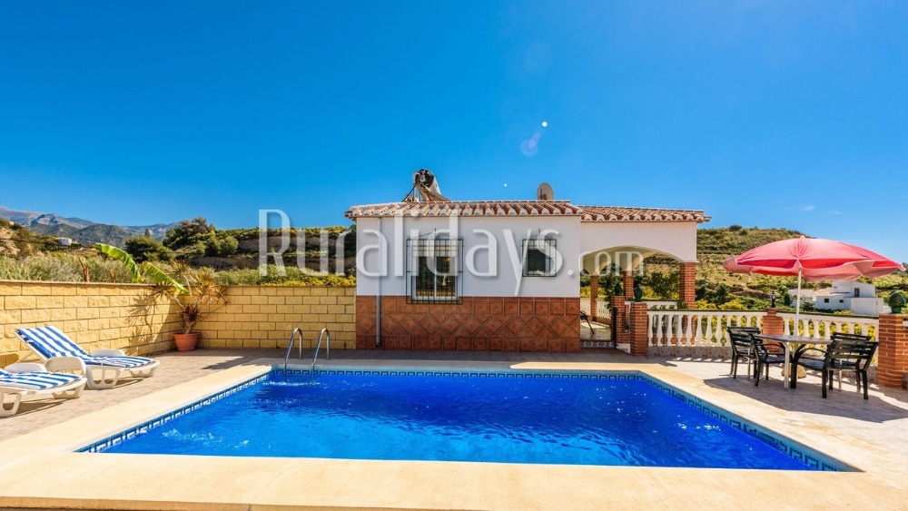 Villa chaleureuse avec un énorme porche à Nerja