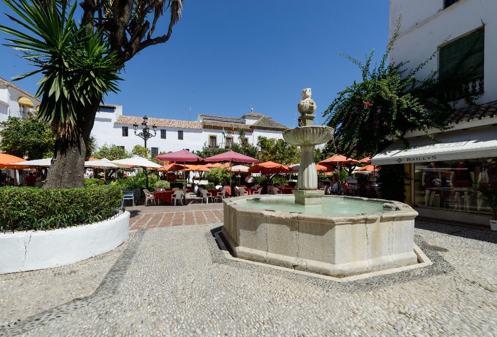 Plaza de los Naranjos dans la vieille ville de Marbella