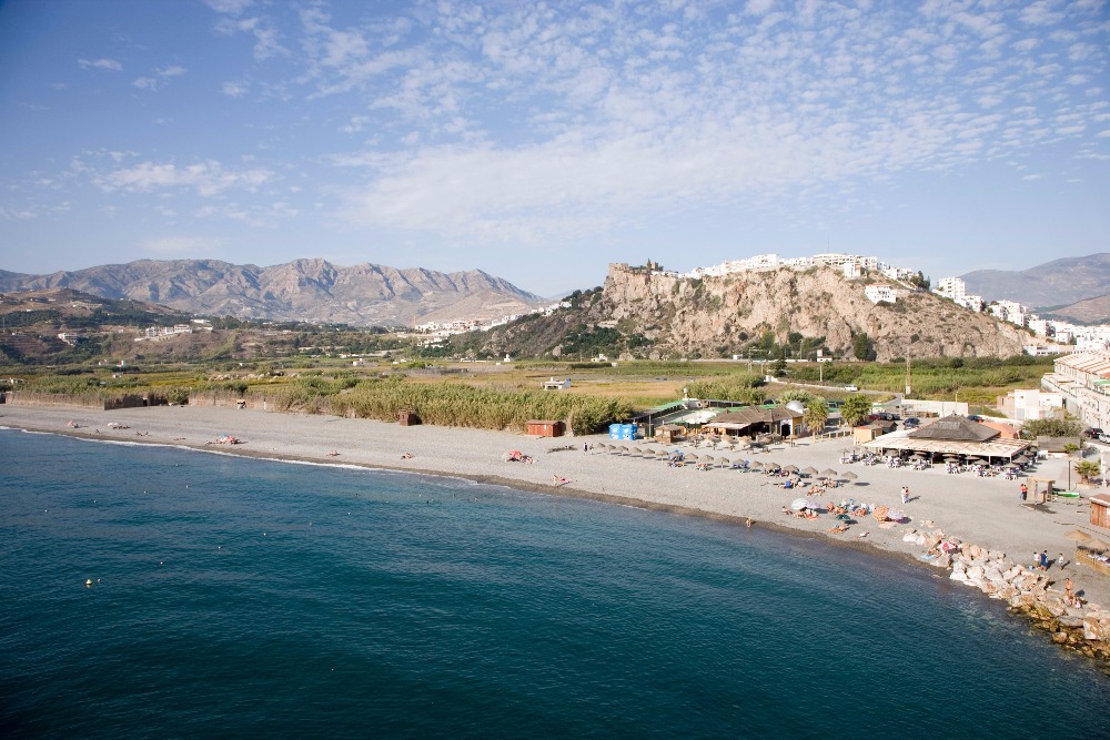 Playa de La Guardia en Salobreña - mejores playas de Andalucía